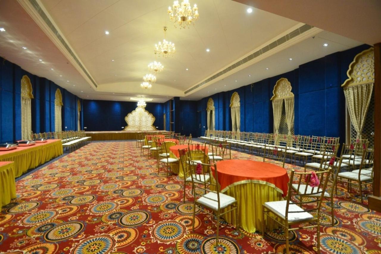 Nirbana Palace - A Heritage Hotel And Spa Jaipur Ngoại thất bức ảnh