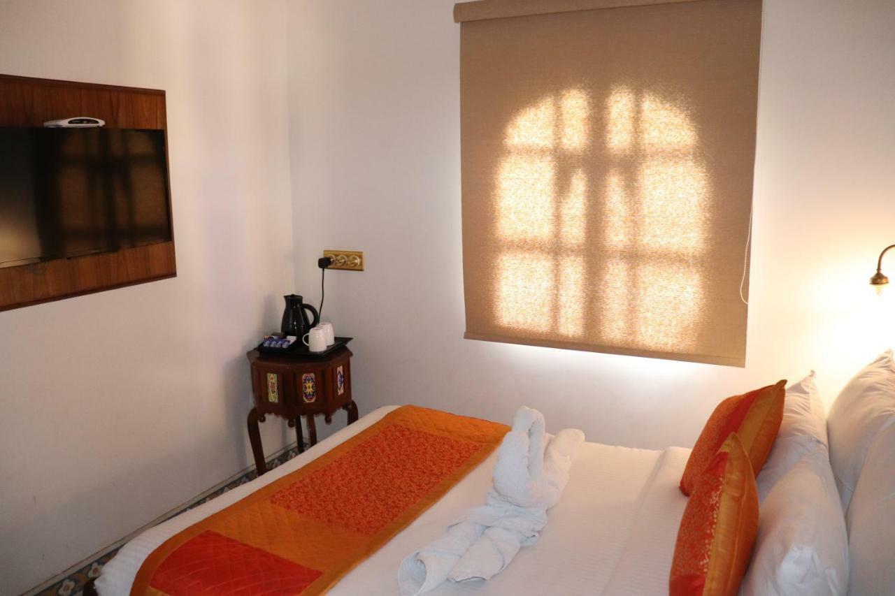 Nirbana Palace - A Heritage Hotel And Spa Jaipur Ngoại thất bức ảnh