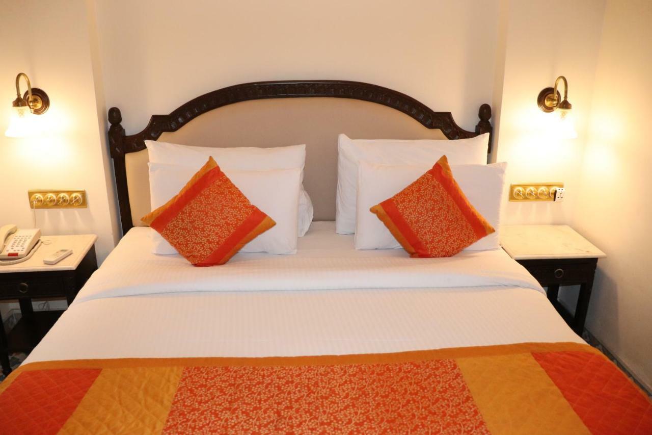 Nirbana Palace - A Heritage Hotel And Spa Jaipur Ngoại thất bức ảnh