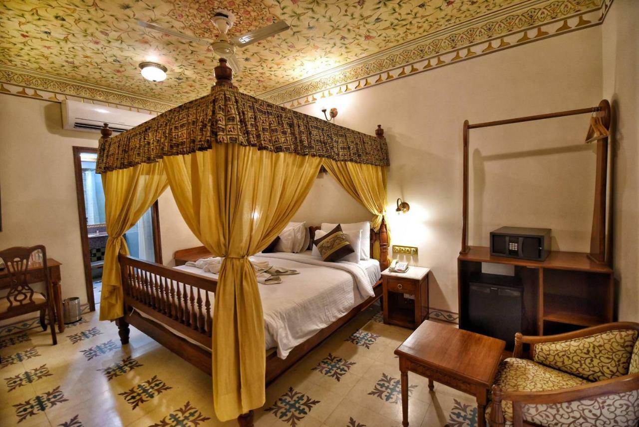 Nirbana Palace - A Heritage Hotel And Spa Jaipur Ngoại thất bức ảnh